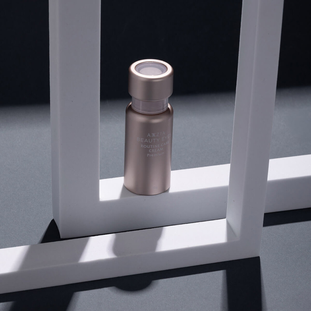 Крем для щоденного догляду за шкірою навколо очей AXXZIA Beauty Eyes Routine Care Cream Premium