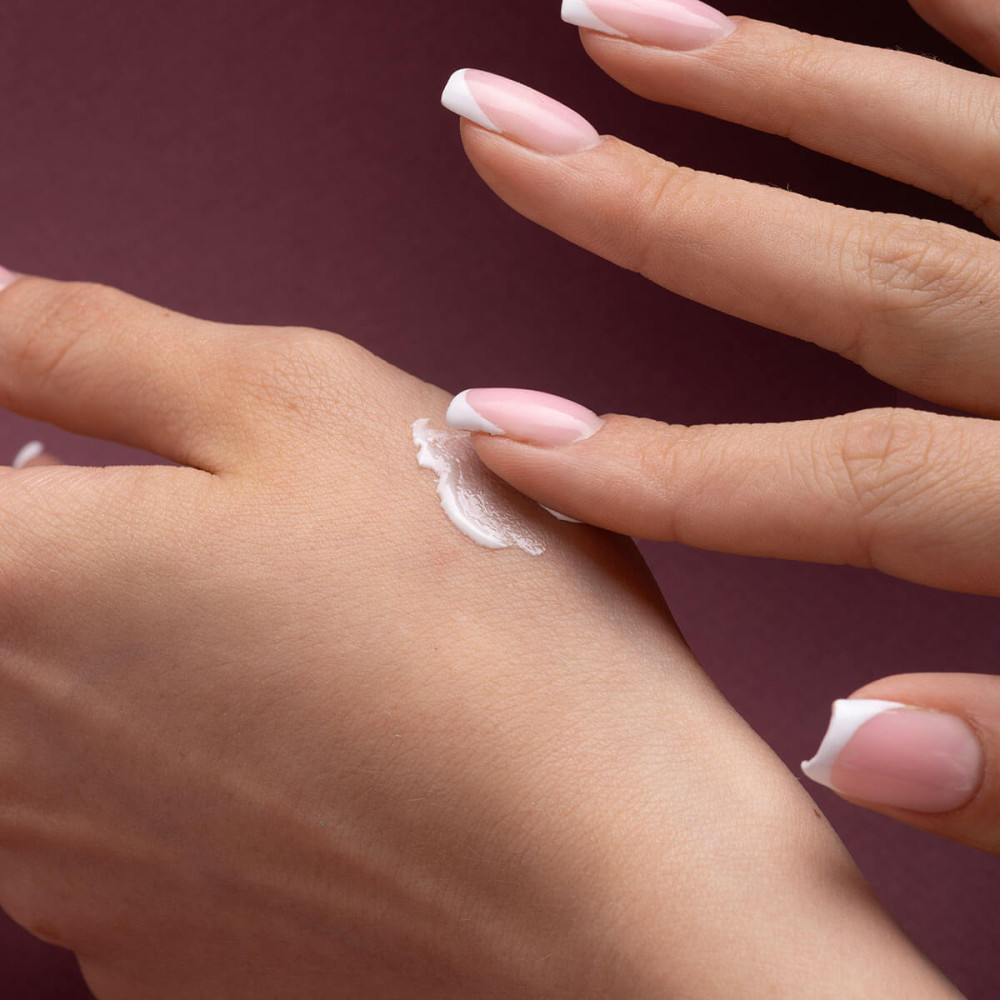 Доглядовий крем-санскрин, що вирівнює тон шкіри AXXZIA AGTheory UV Protection Cream
