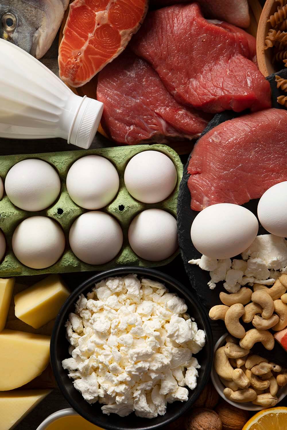 Продукты питания, богатые белком: мясо, творог, яйца