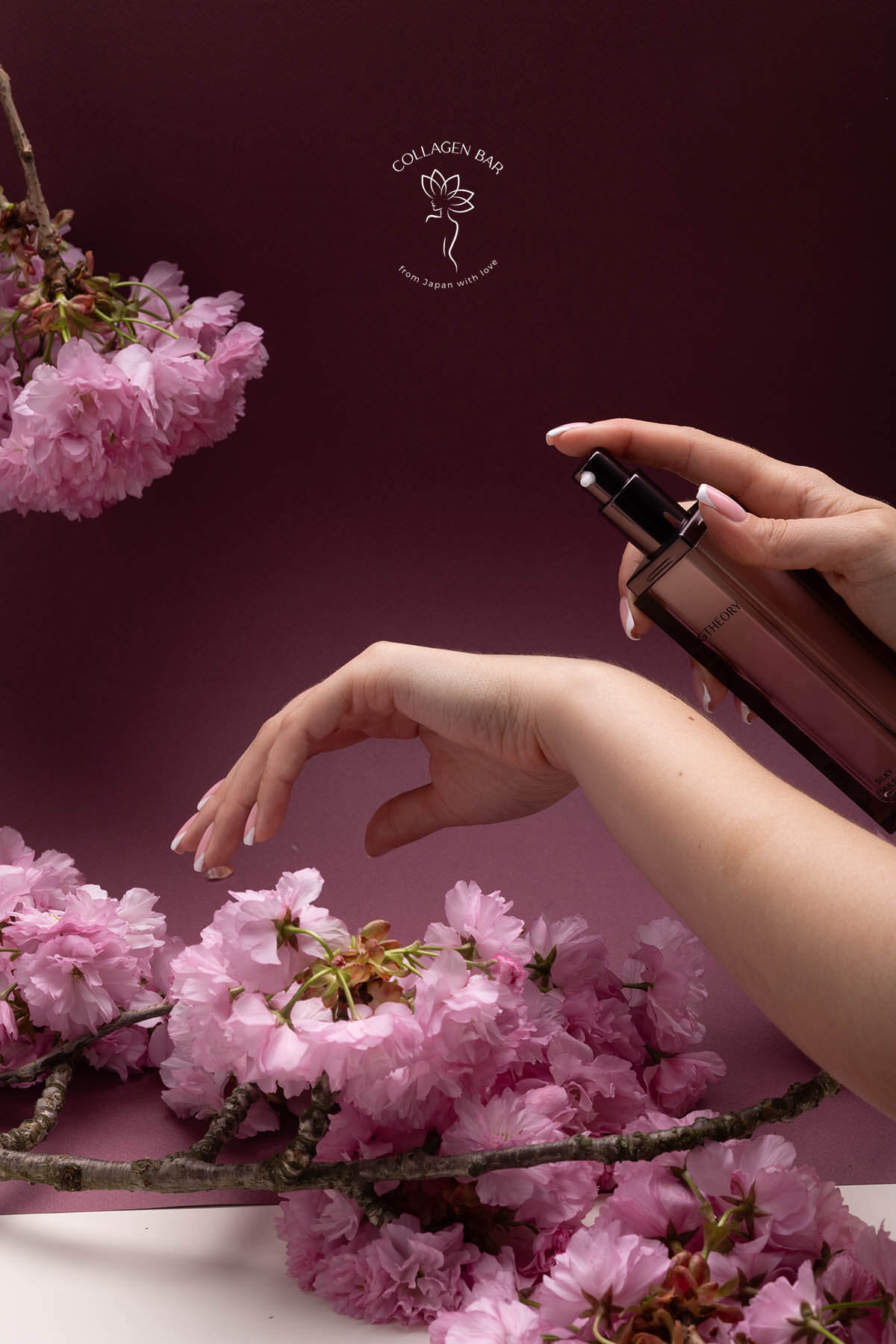 Процес нанесення емульсії AXXZIA AGTheory Silky Emulsion на жіночі руки
