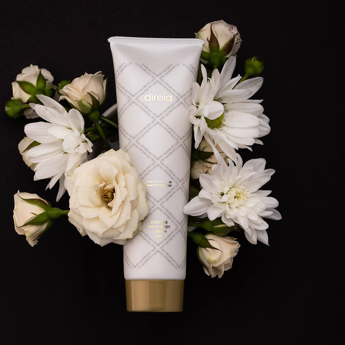 DIREIA The Meso Body Cream Pro без коробки з білими квітами на чорному тлі