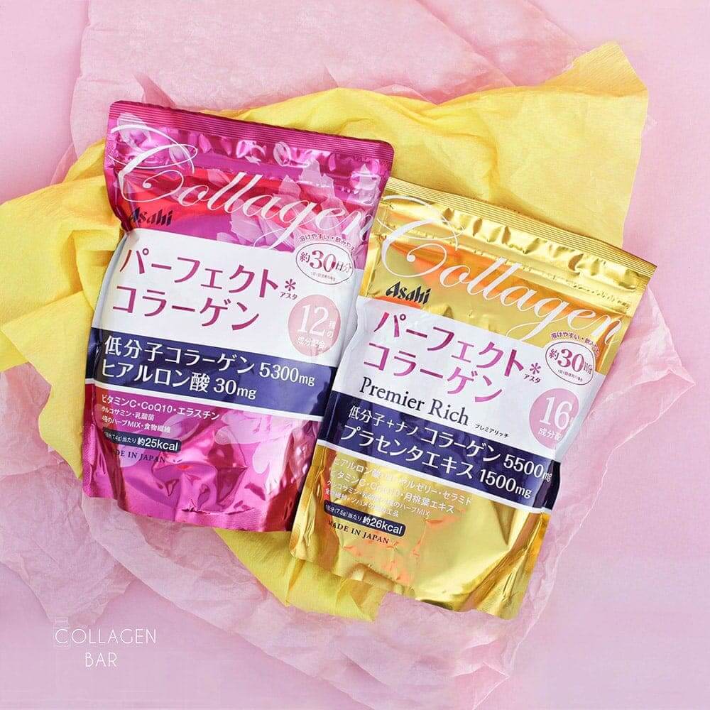 Коллагены Asahi Perfect Asta Collagen и Asahi Premier Rich рядом на желтой бумаге и розовом фоне