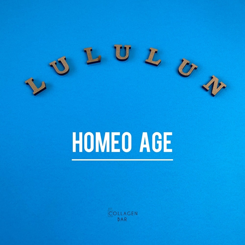 Слово LuLuLun, выложенное на синем фоне деревянными буквами и надпись Homeo Age белым шрифтом ниже