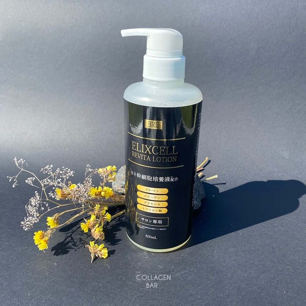 Elixcell Revita Lotion на черном фоне с засушенными белыми и желтыми полевыми цветами