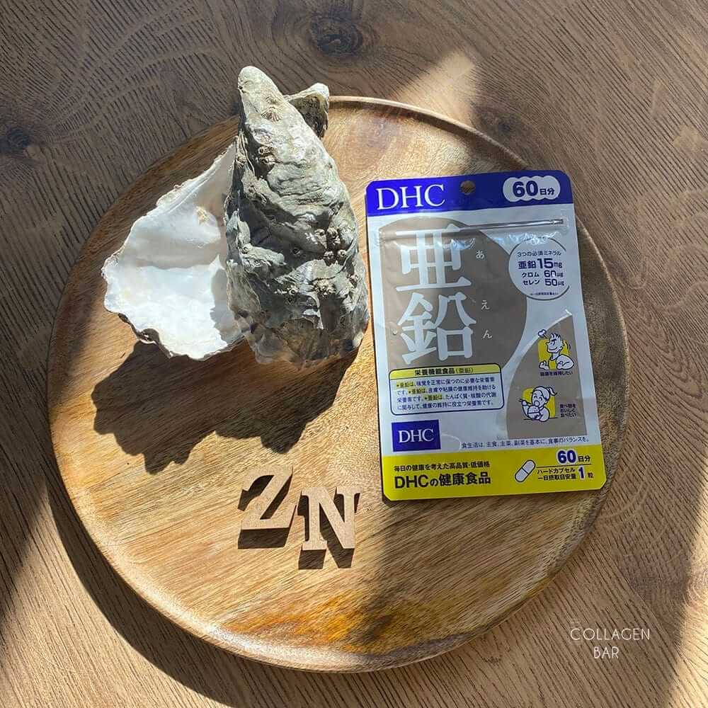 Комплекс цинк (Zn) + селен (Se) + хром (Cr) DHC і дерев'яні літери Z і N на круглій дерев'яній тарілці з порожньою устричною раковиною