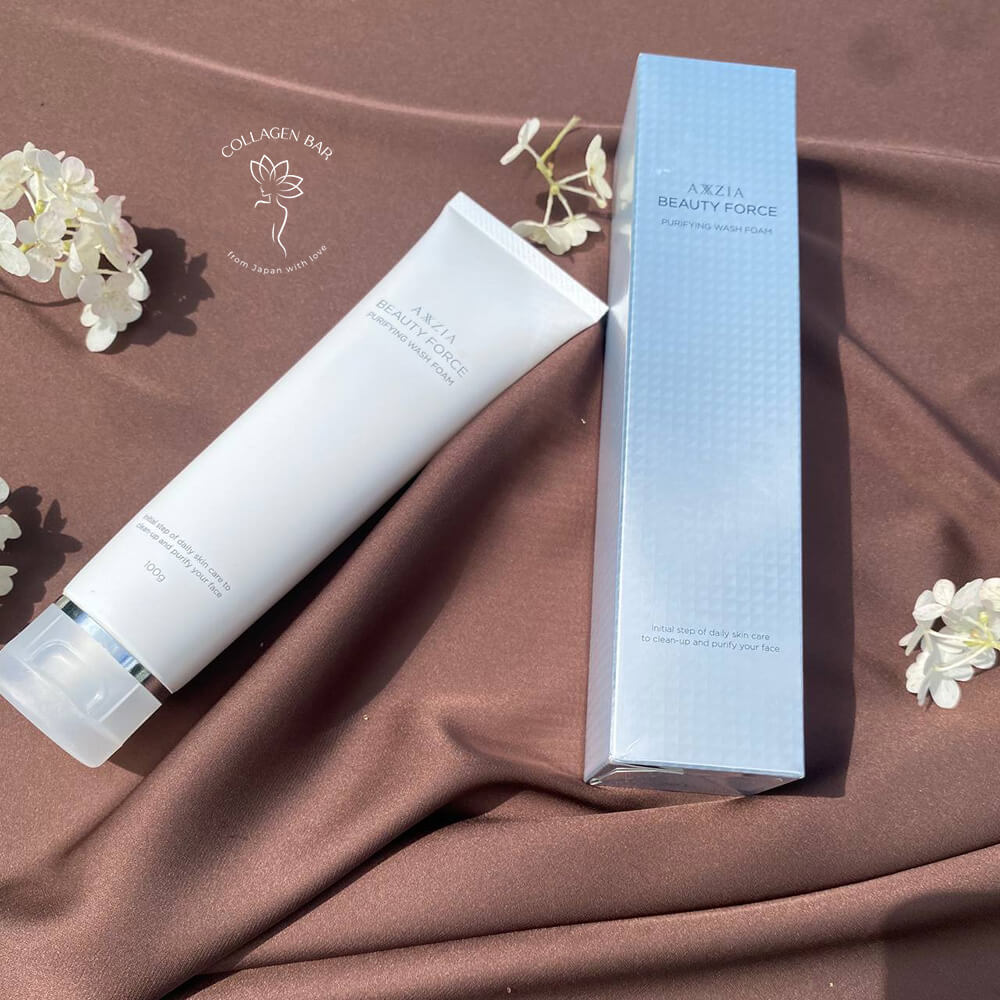 Лікувальна пінка для вмивання AXXZIA Beauty Force Purifying Wash Foam з коробкою на темно-коричневій тканині з квітками білої гортензії