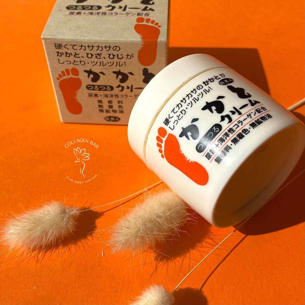 Банка і коробка крему для ніг Azuma Shouji Foot Cream на помаранчевому тлі з колосками
