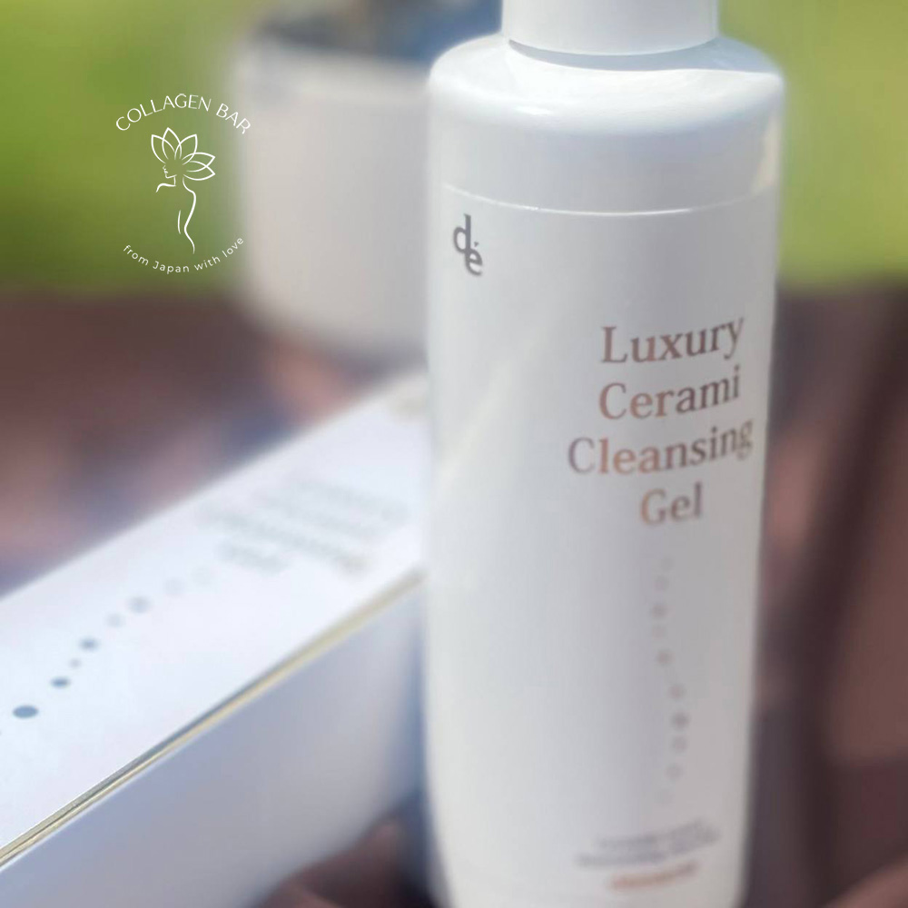 Гель Demarrer Cerami Cleansing Gel крупним планом у розфокусі