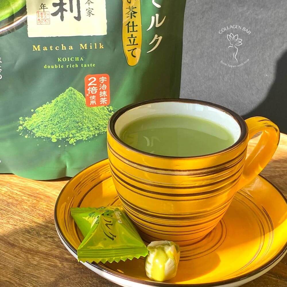 Міцний маття лате Kataoka Tsujiri Matcha Milk Koicha Double Rich Taste і жовта чашка з уже приготованим напоєм