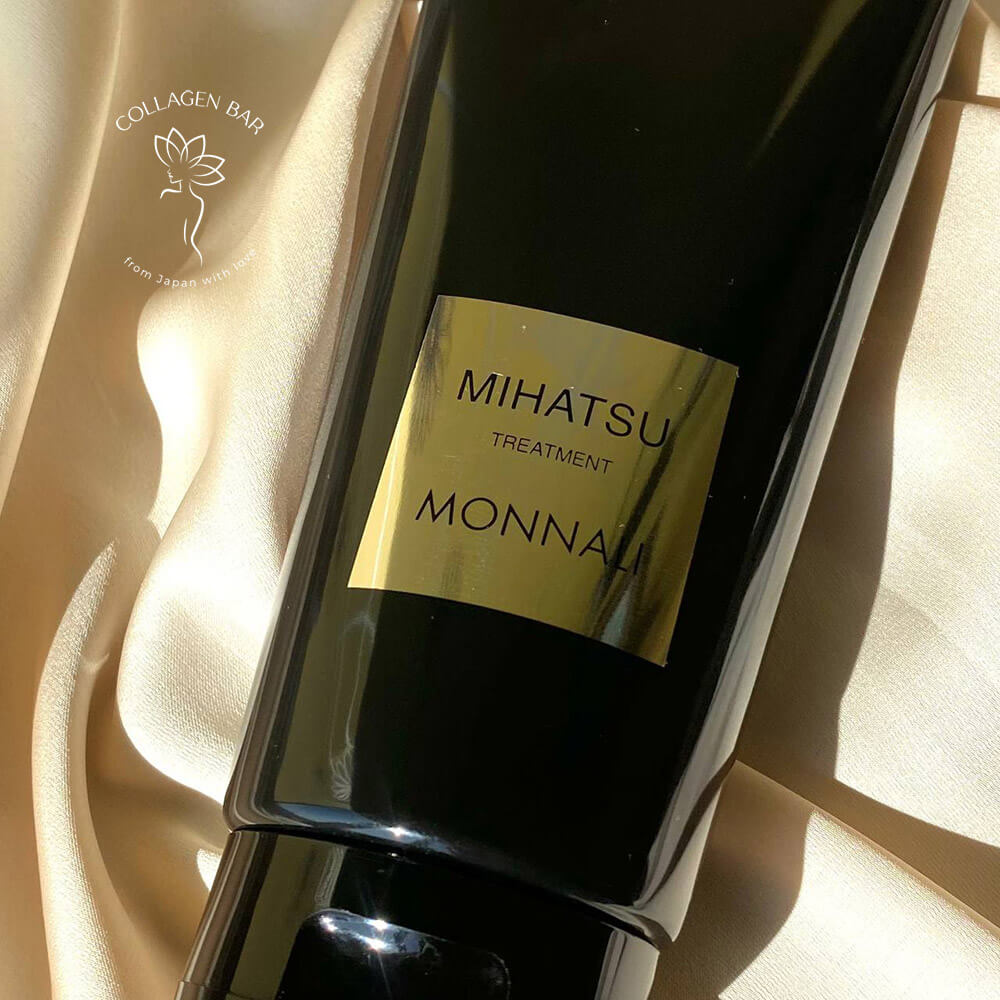 Етикетка маски Monnali Mihatsu Treatment крупним планом, на якій добре читається назва і бренд