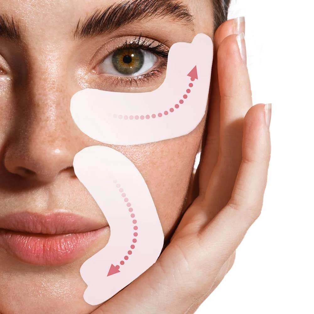 Фотографія, на якій показано різні способи нанесення патчів SPA Treatment HAS Stretch iSHEET на обличчя красивої дівчини