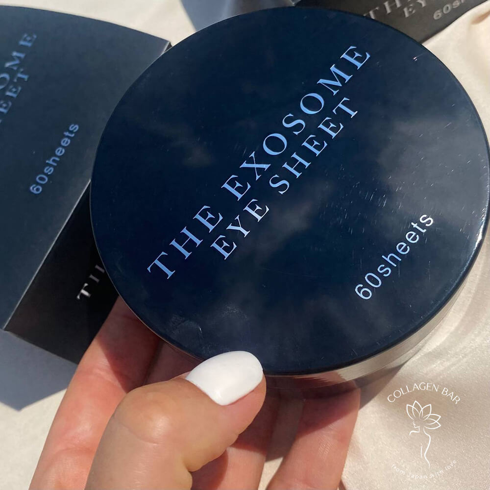 Патчі THE EXOSOME Eye Sheet у жіночій руці